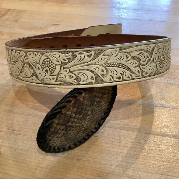 Vintage Cowgirl Tooled Leather Belt Strap - Picture 3 of 9